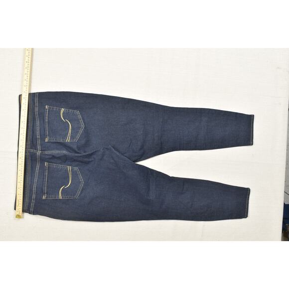 Levi Strauss Signature Women's Plus Size 20 Totally Shaping Pull-On Skinny Jeans - Picture 4 of 8